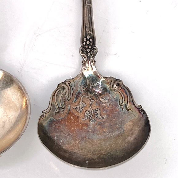 Antique 1847 Rogers Bros Grape Vine Triple Silverplate Serving Spoon set - Picture 3 of 6
